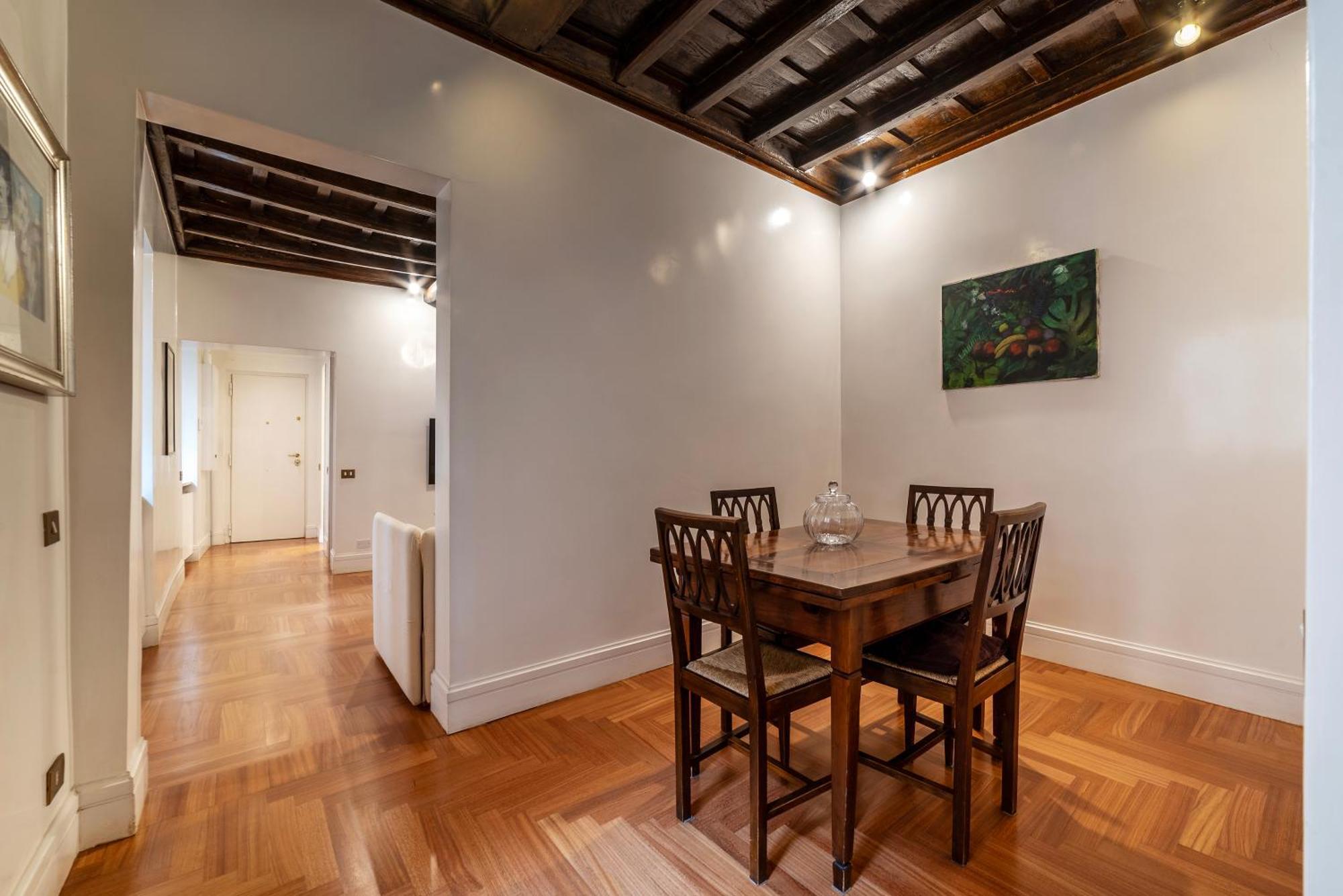 Apartment Frezza 39b - Fromehometorome Rome