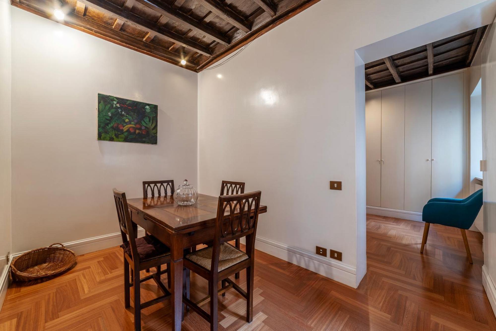 Apartment Frezza 39b - Fromehometorome Rome