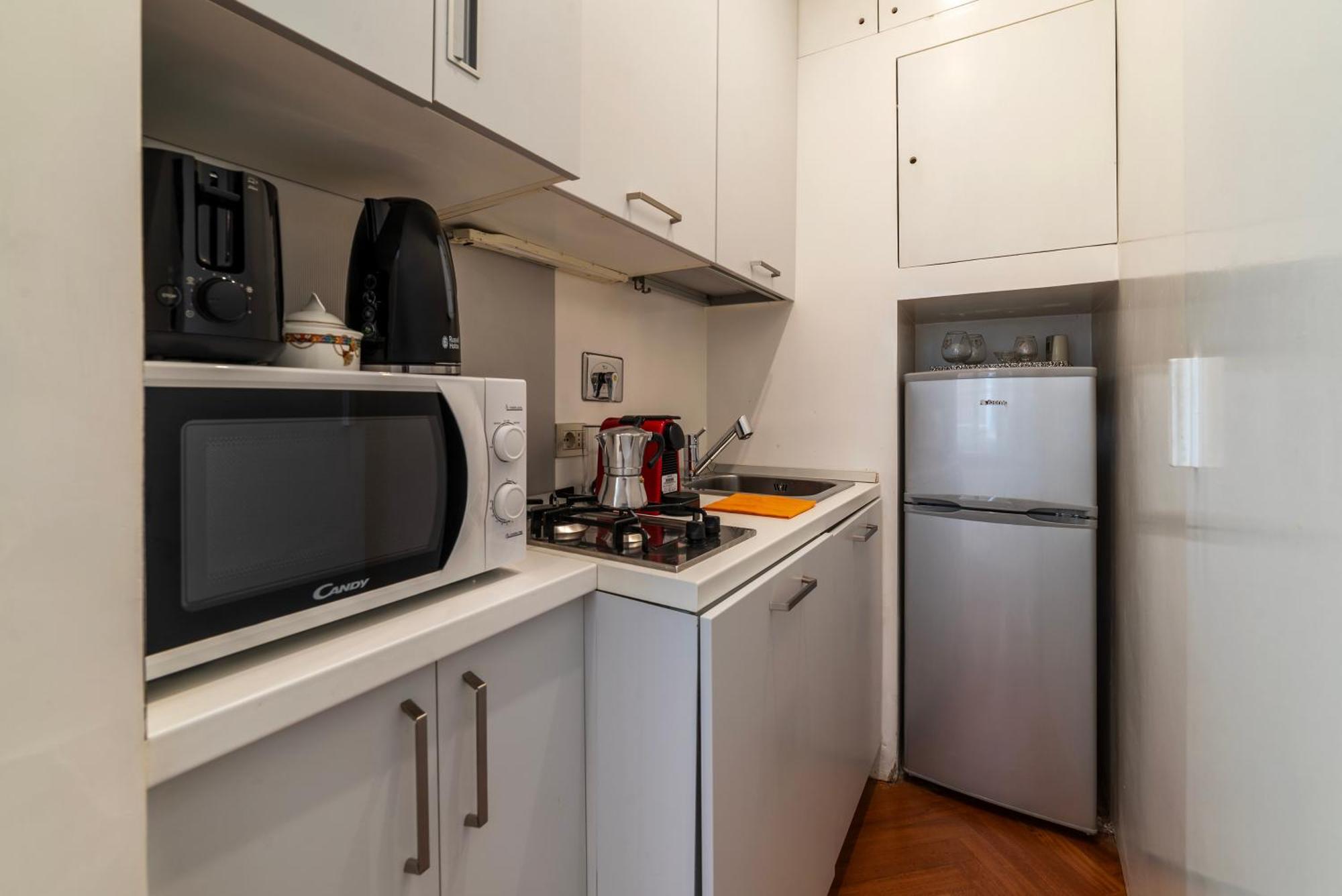 Apartment Frezza 39b - Fromehometorome Rom
